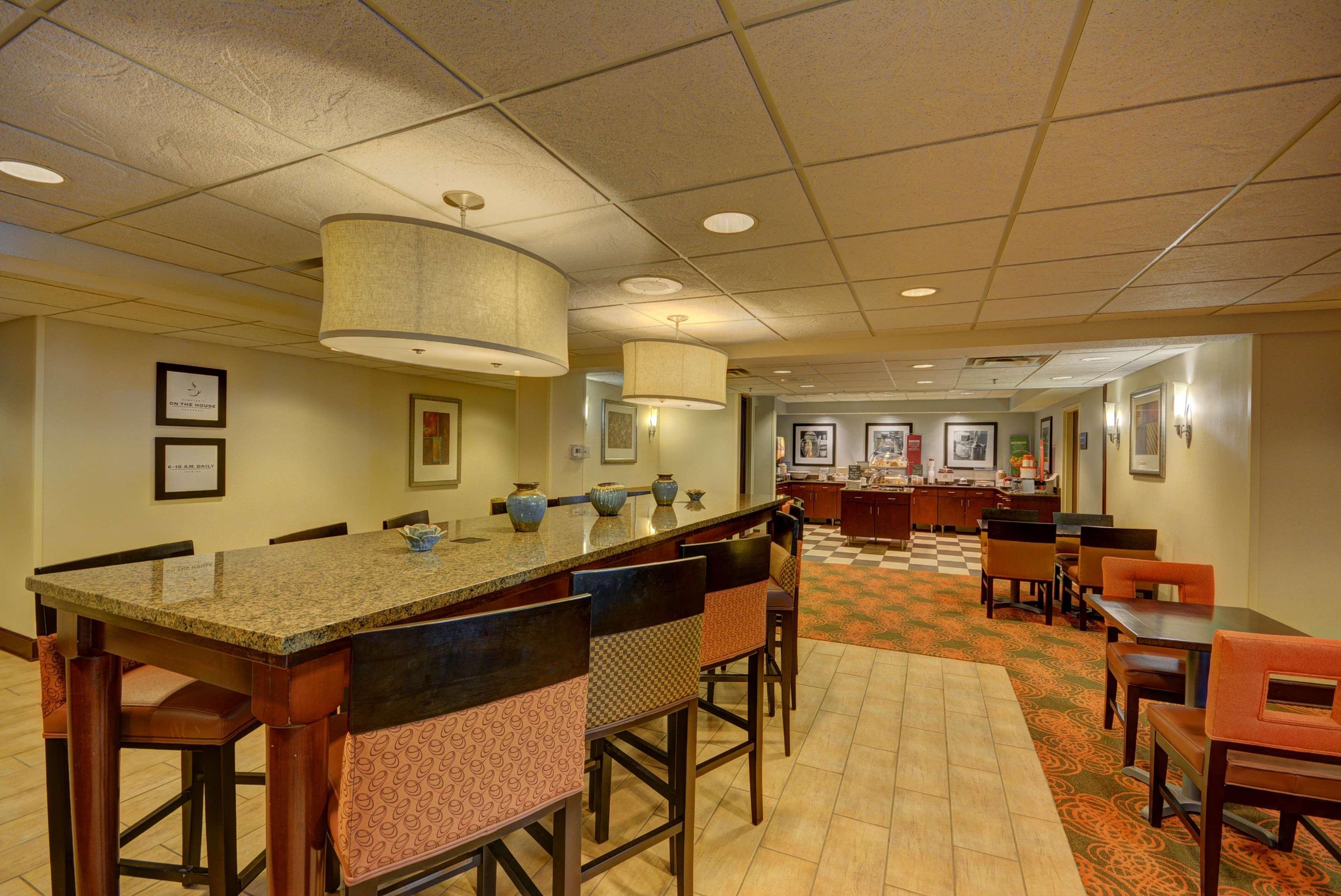 Hampton Inn Indianapolis-South Southport Екстериор снимка